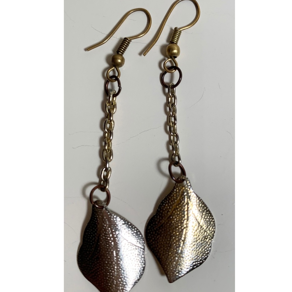 Hanging leaf earrings